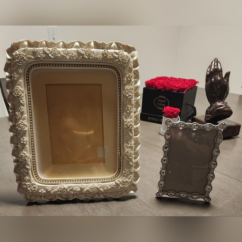 Bundle of 2 Picture Frames